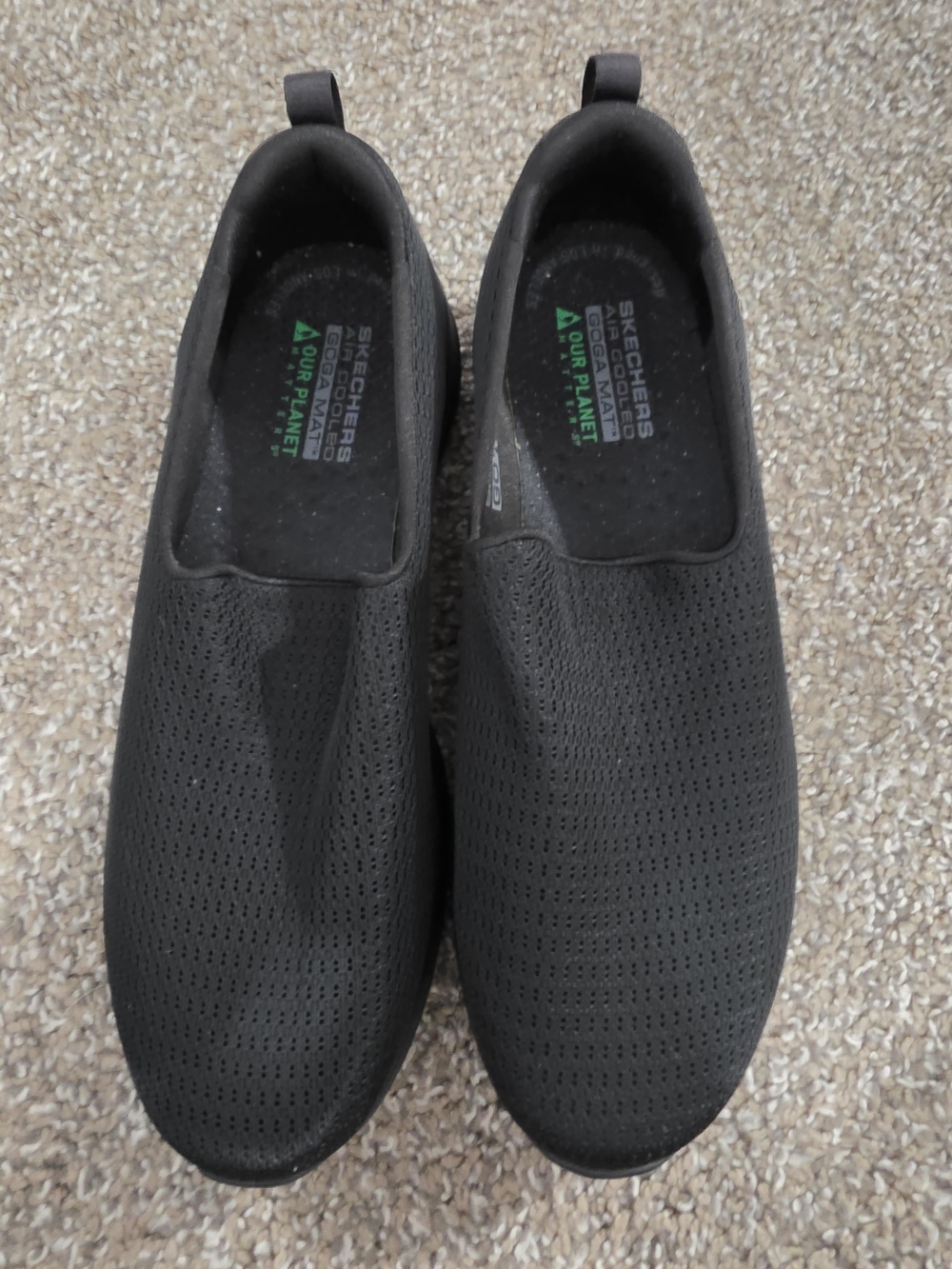 Skechers Women's Slip-On Perforated Comfort Shoes - Black Great Condition Size 8